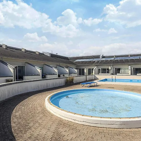 아파트 6 Person In